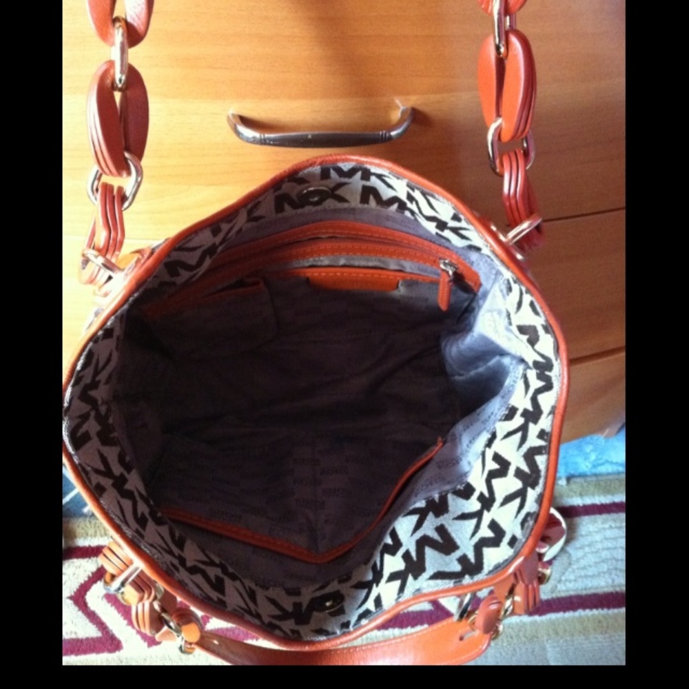 Really Nice Authentic Michael Kors - image 3